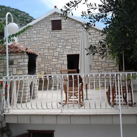 索尼娅＆提欧赫瓦尔别墅公寓 *